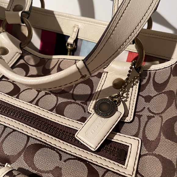 Coach GiGi Tote-Signature fabric, Ivory Leather - Picture 4 of 16